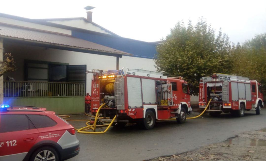 Efectivos en el lugar del incendio
