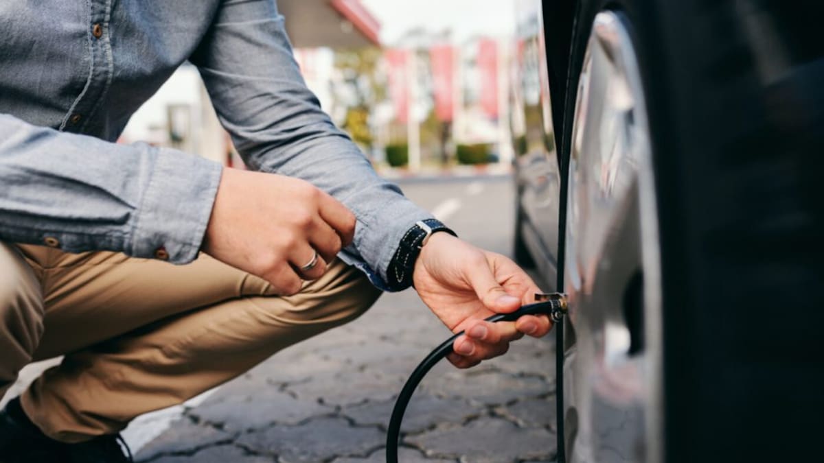 La DGT avisa: los cuatro detalles de tu coche en los que te debes fijar antes de viajar en Semana Santa