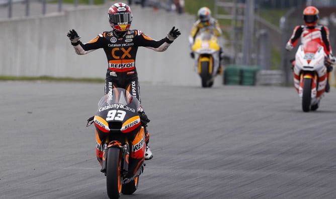 Marc Márquez celebra su tercera victoria en el Mundial tras imponerse en el Gran Premio de Alemania disputado este domingo en el circuito de Sachsenring