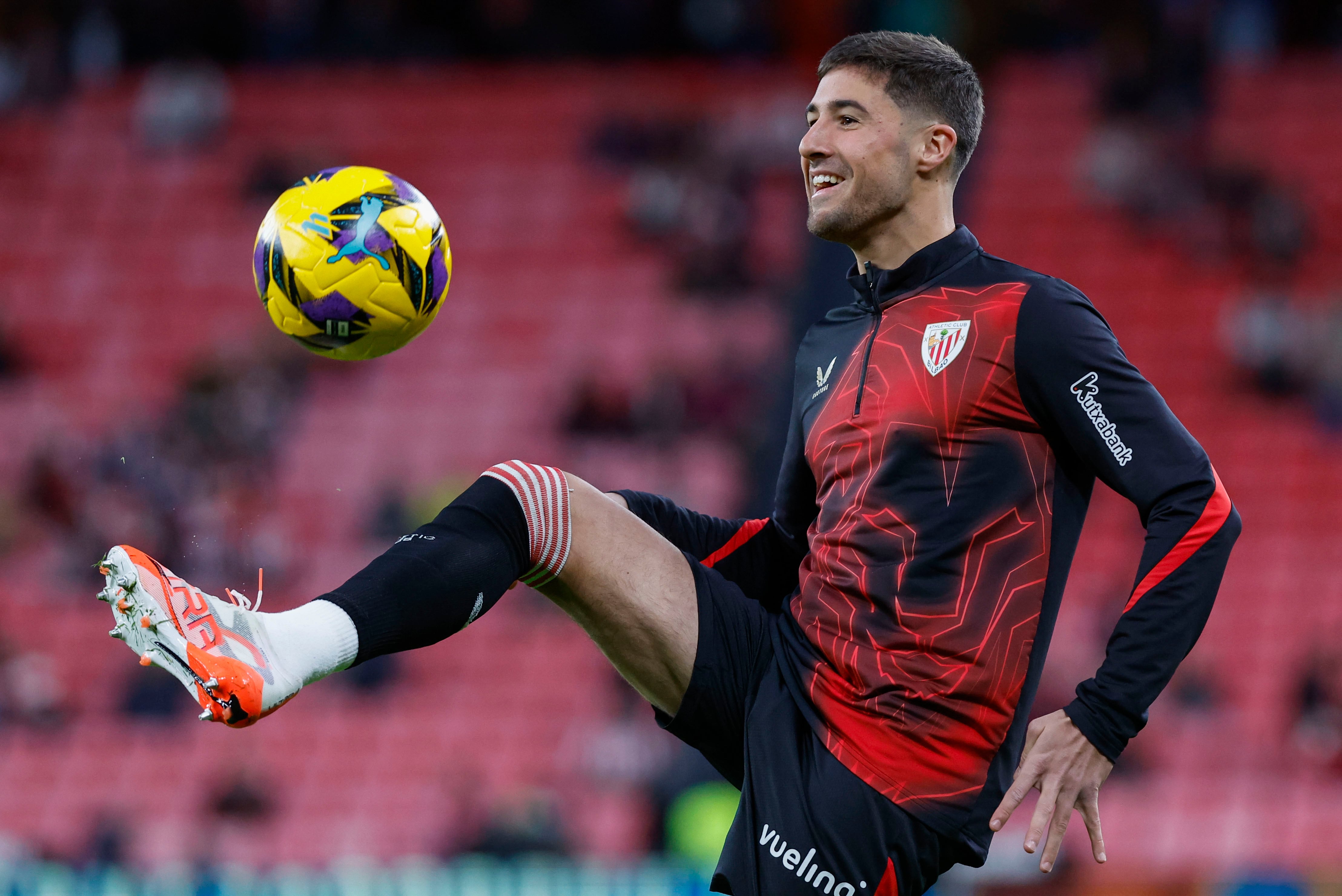 Javier Martón, calienta antes del partido de la jornada 21 de LaLiga entre el Athletic Club y el Leganés