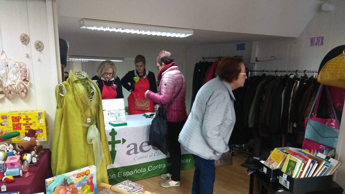 El mercadillo solidario de la AECC en Graus recauda 3.000 euros