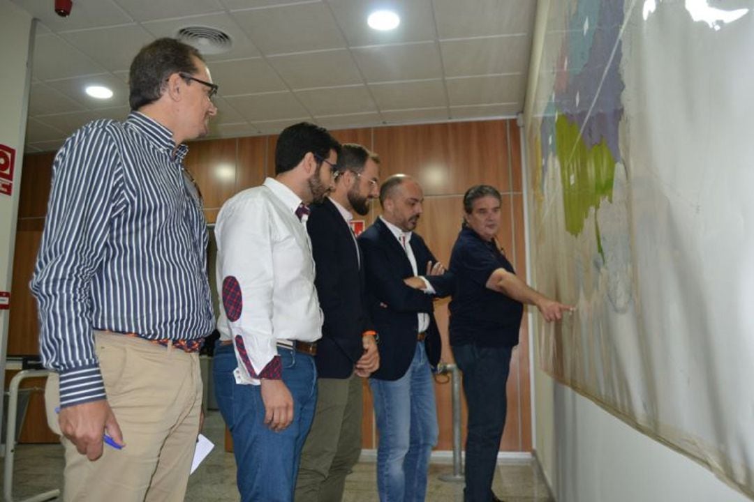 Javier Berenguer (c) junto a ediles de Ciudadanos Elche