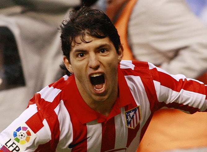 Agüero celebra un gol con el Atlético de Madrid