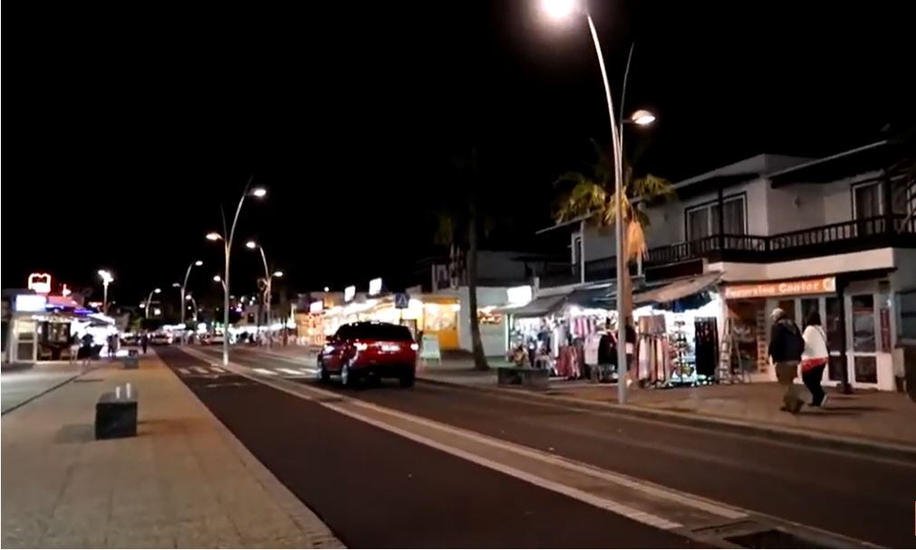 Avenida de las Playas de Puerto del Carmen, en Lanzarote.