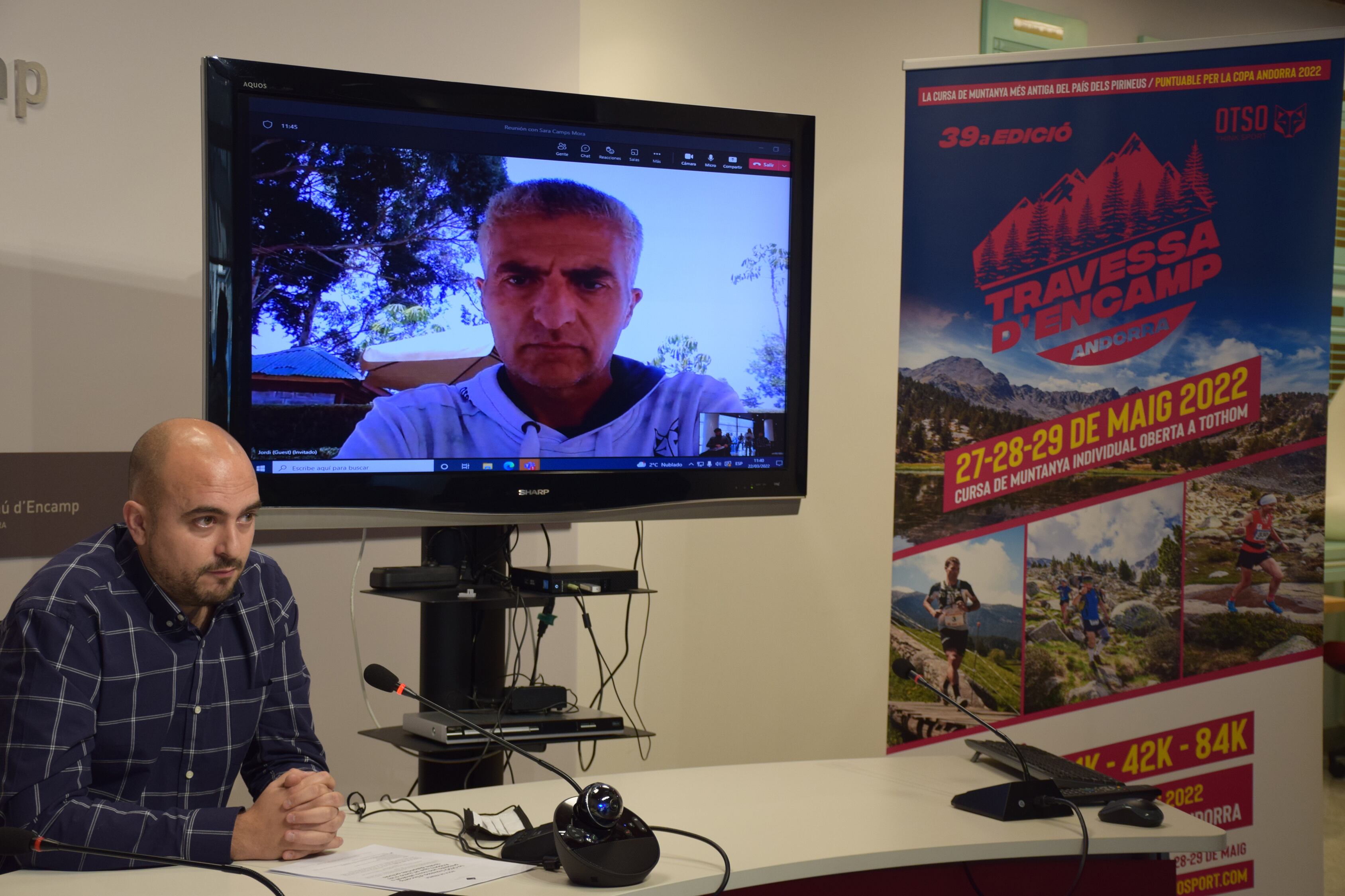 El conseller d'Esports, Xavier Fernández, i el director de l'OTSO, Jordi Solé, durant la roda de premsa per presentar la cursa.