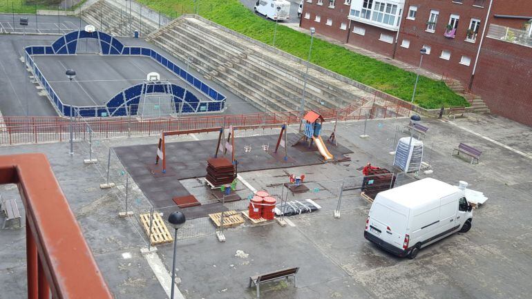 Los operarios han comenzado las labores de retirada de la instalación actual