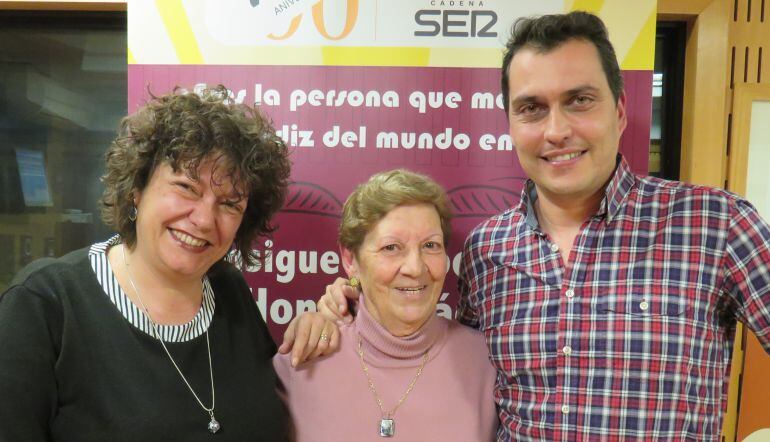 Mariló Maye y Sergio Marín, con Luci Vera en el centro, primeros concursantes del Doctorado Honoris Cádiz 2018