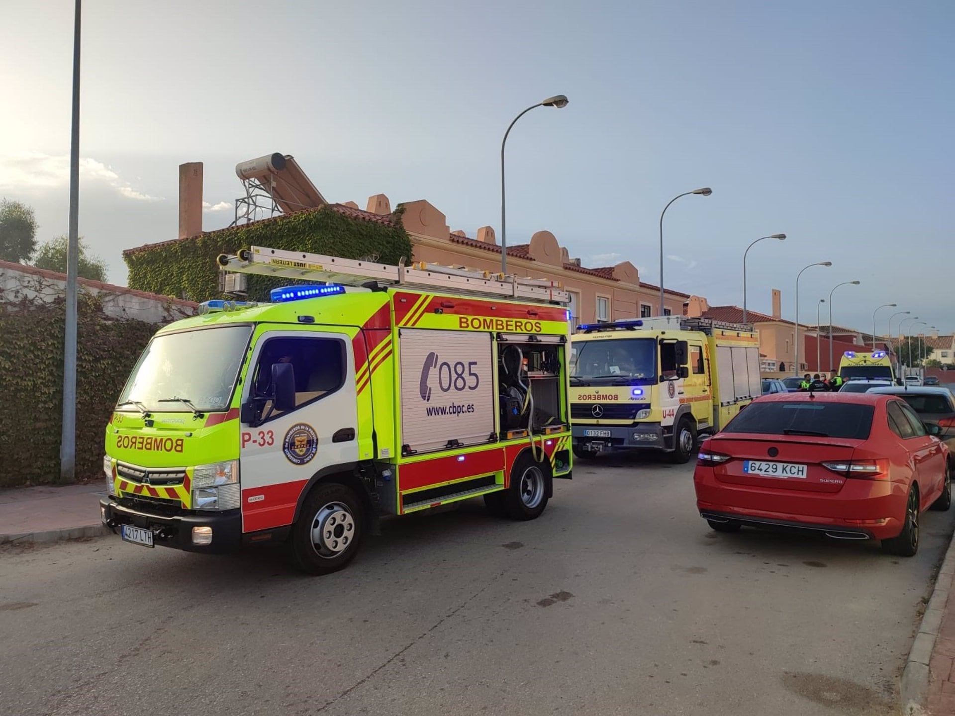 Bomberos atienden un incendio en una imagen de archivo