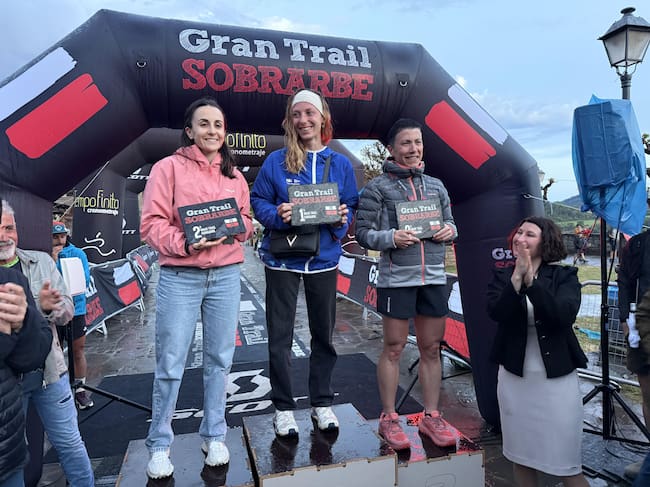 Podio absoluto femenina Gran Trail Sobrarbe