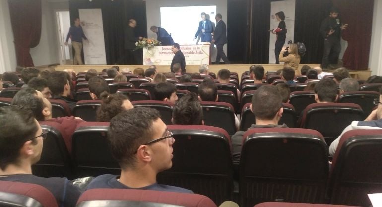 La jornada se ha celebrado en el salón de actos de la Residencia Juvenil "José Luis López Aranguren"