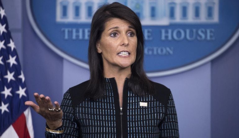 La embajadora de EEUU ante la ONU, Nikki Haley se dirige a los medios durante la conferencia de prensa diaria en la Casa Blanca