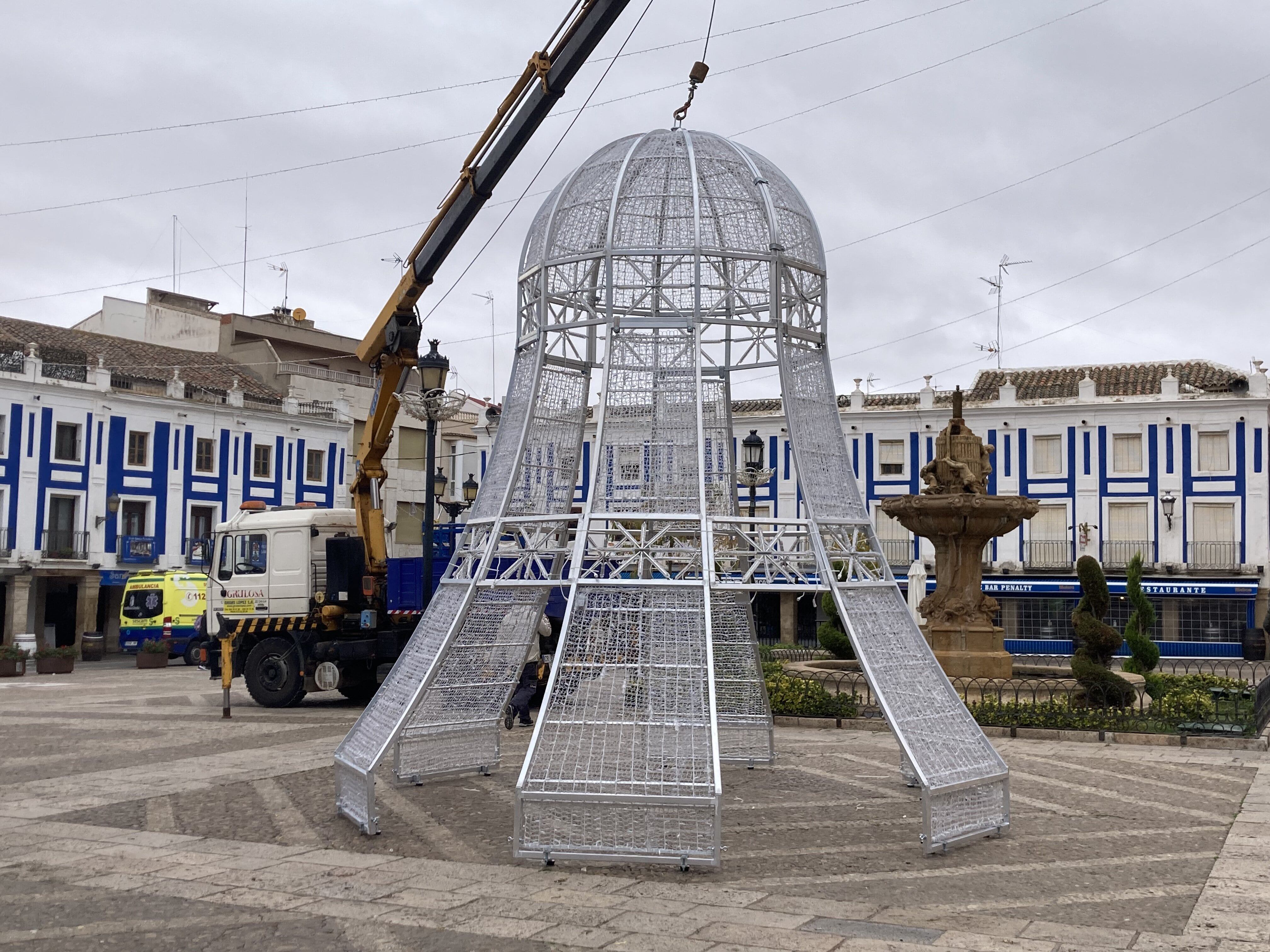 Imagen del nuevo adorno que lucirá en la Plaza de España de Valdepeñas (Ciudad Real) durante estas navidades 2022-2023