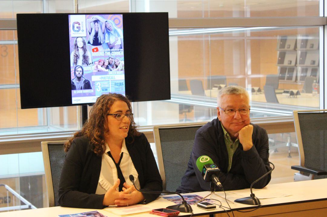 Mónica Martínez, delegada de Juventud en el Ayuntamiento de Irun y Fernando San Martín, en representación de la Diputación Foral de Gipuzkoa. 