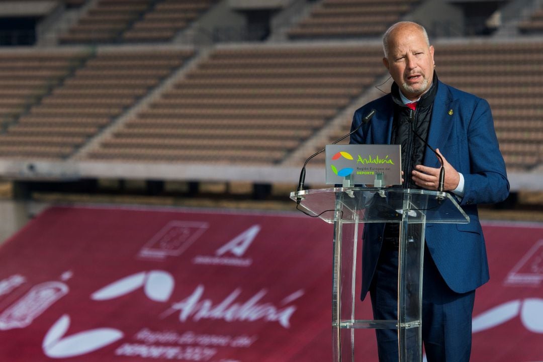 Javier Imbroda se dirige al deporte andaluz.