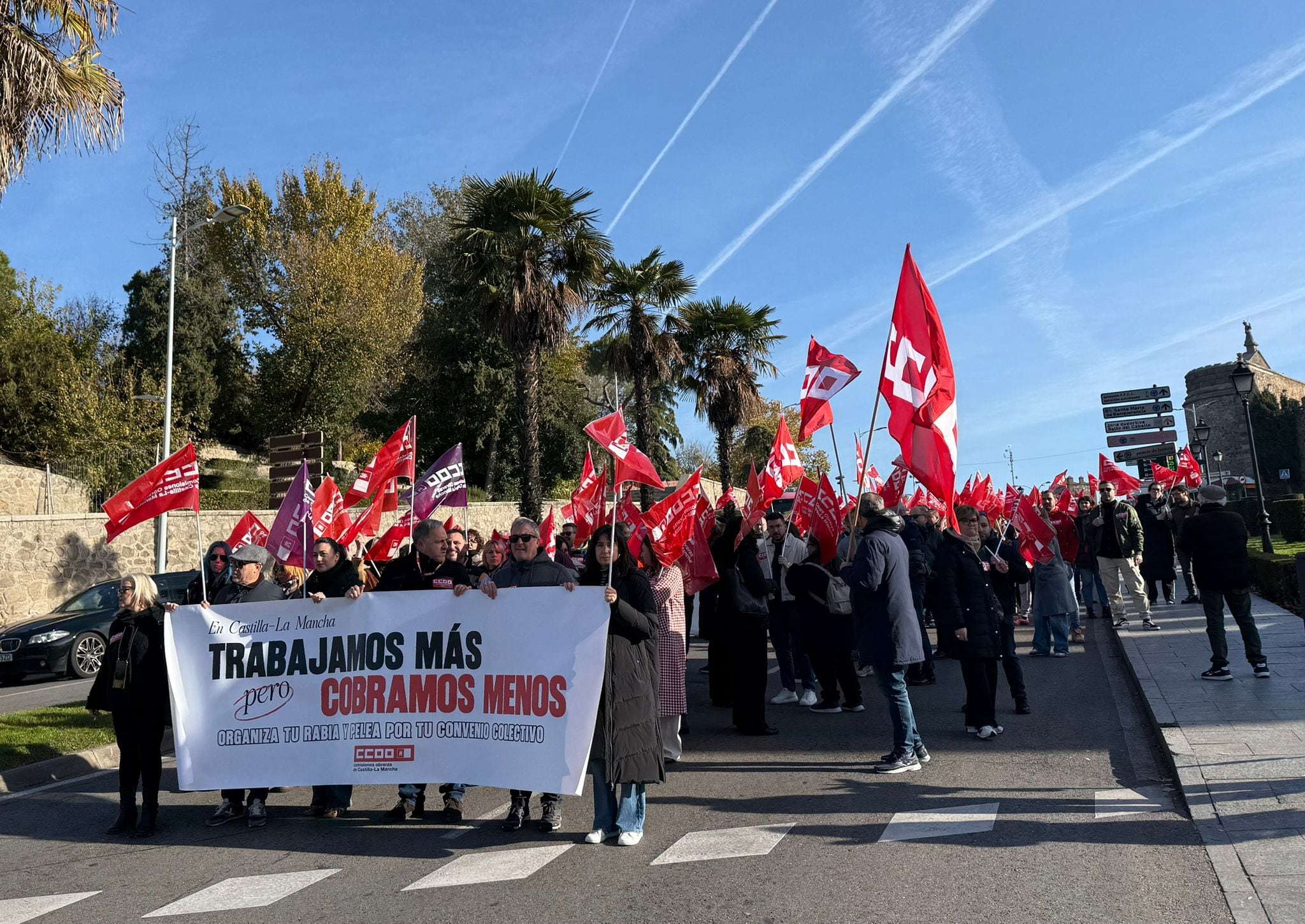 Manifestación en Toledo por la negociación colectiva &quot;Trabajamos más pero cobramos menos&quot;