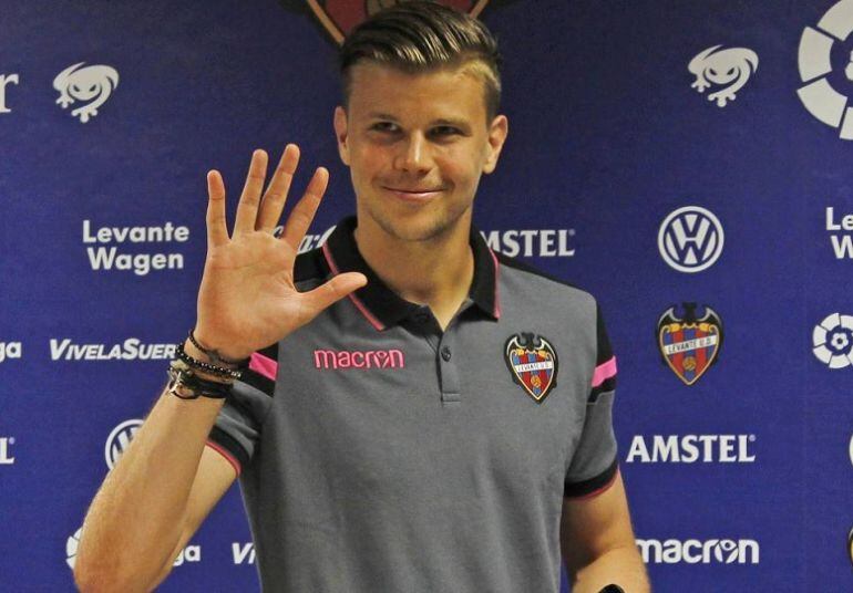 Mitchell Langerak se marcha a Japón