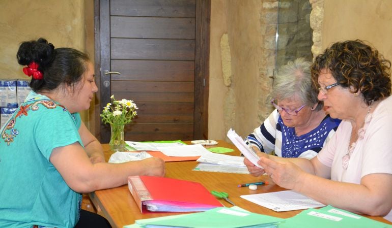 Voluntaris de l'entitat amb usuaris.