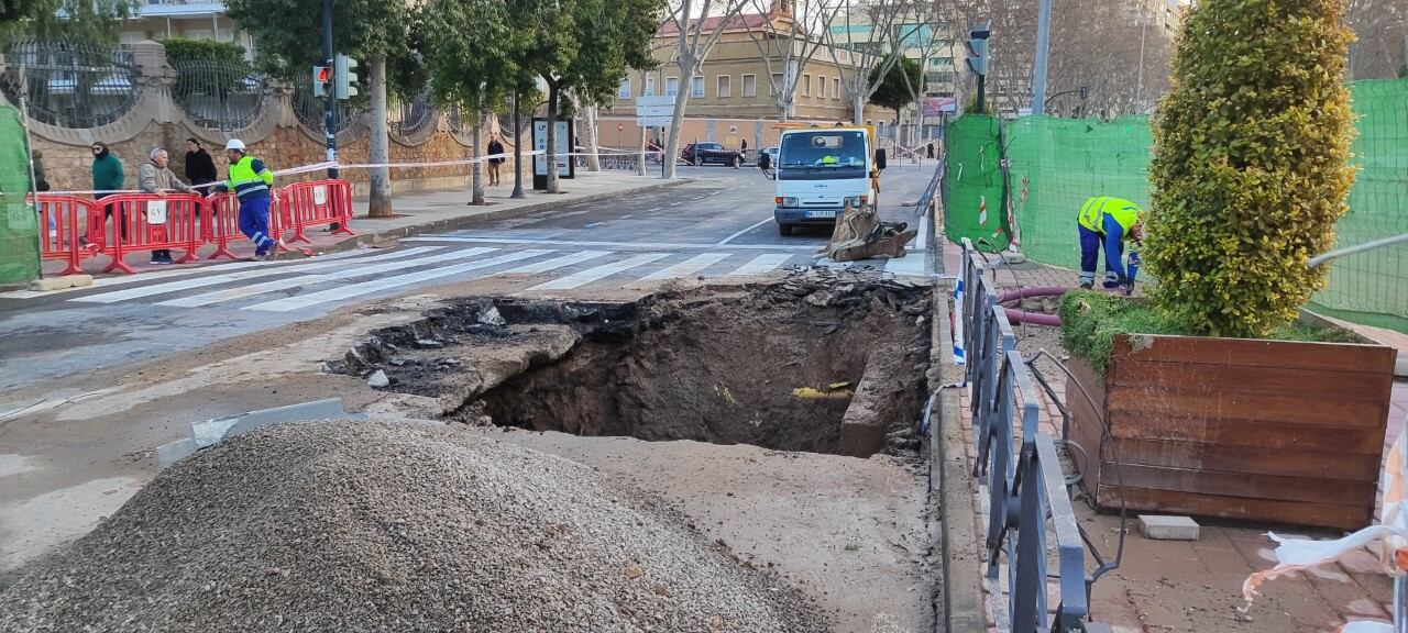 Socavón en las inmediaciones de la Plaza de España