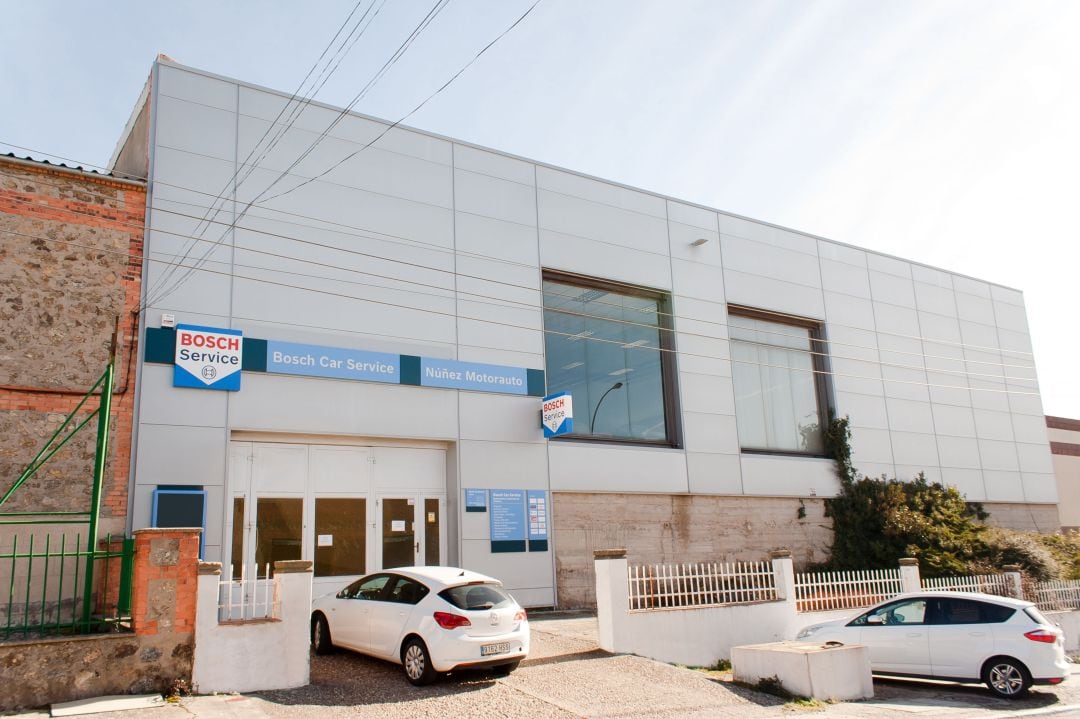 Fachada del nuevo taller Bosch Car Service Núñez Motorauto en el Polígono El Cerro