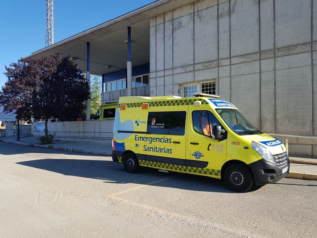 Ambulancia en la base del 112 de Ávila 