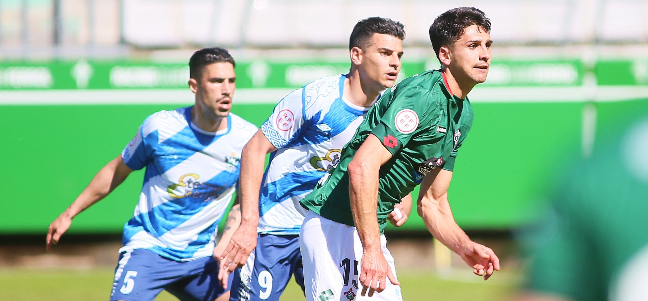 David Castro, en una jugada del Racing-Talavera de A Malata