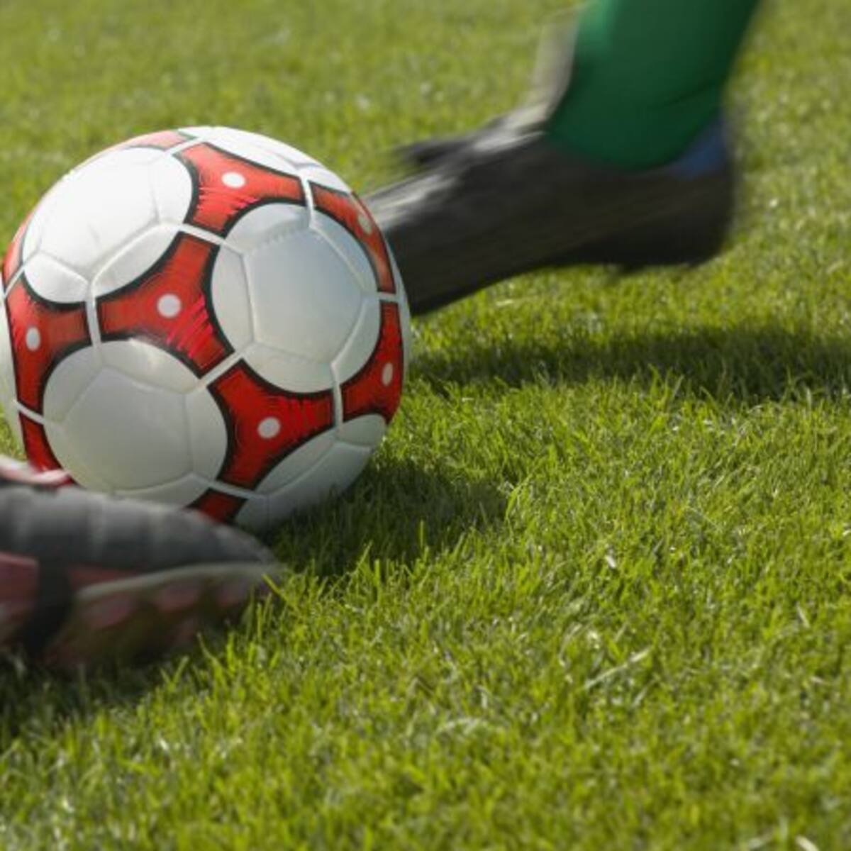 La FFM suspende cautelarmente al juvenil que agredió al entrenador del Navalcarnero