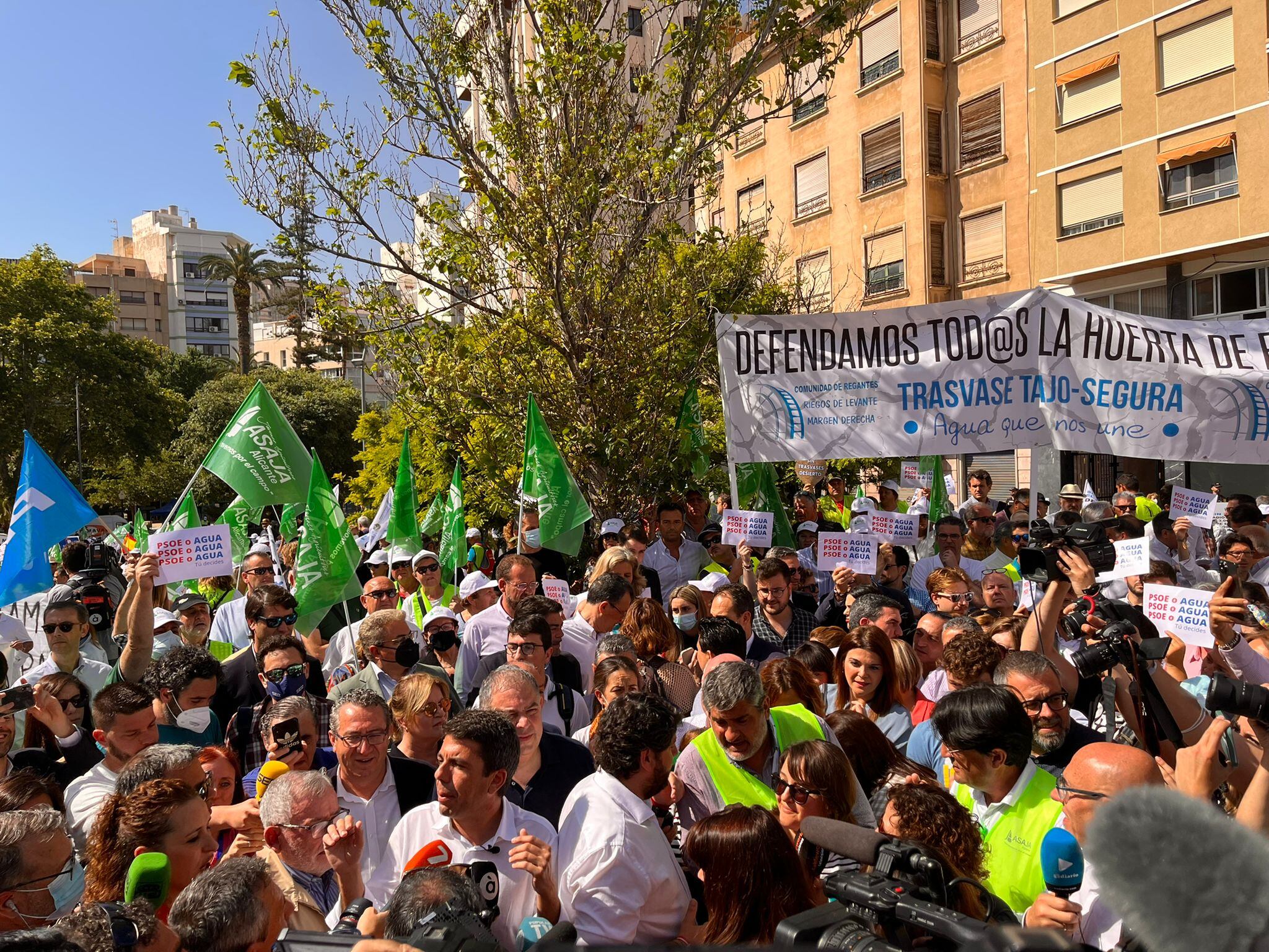 Concentración en Alicante contra el plan hidrológico del Tajo y la merma de caudales en el trasvase Tajo-Segura