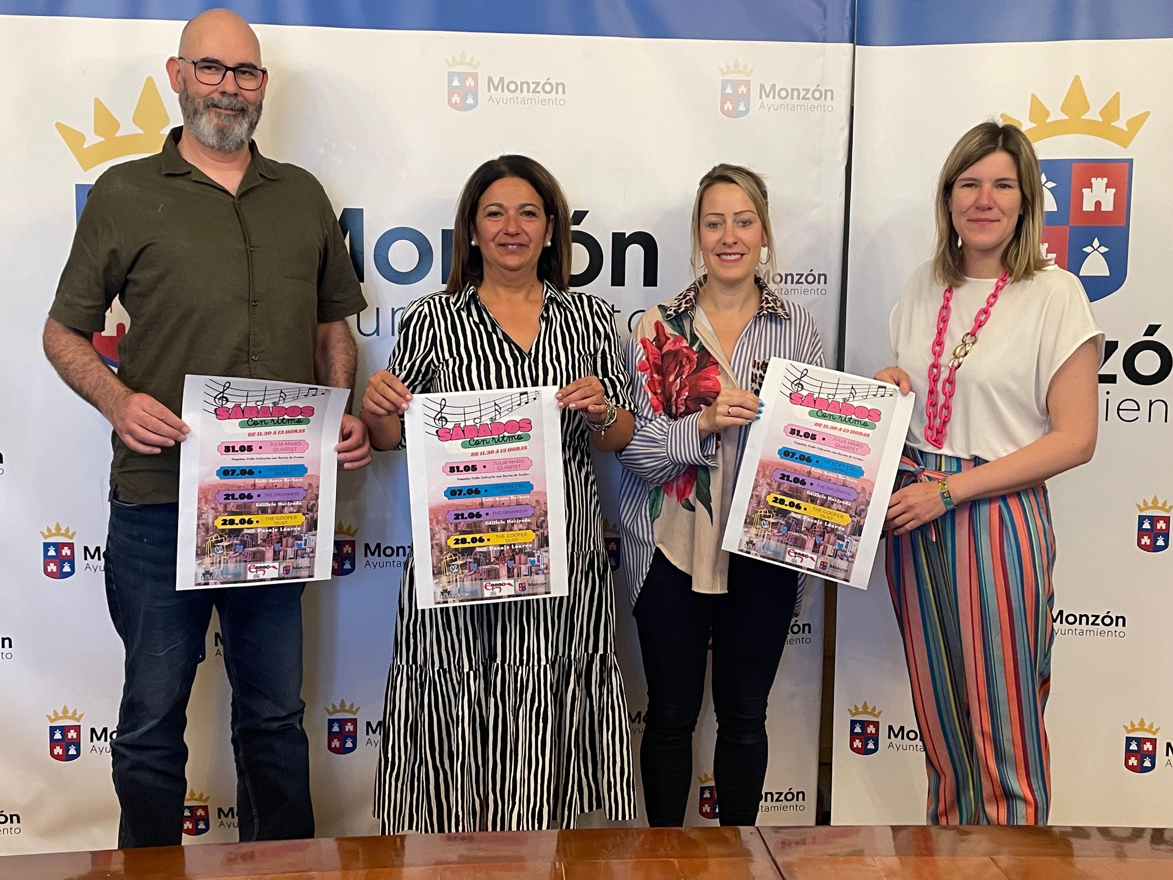 Nacho Margelí, Sonia Bastinos, Paola Omenat y Esther Vicente  han presentado “Sábados con ritmo”. Foto: Ayto. de Monzón