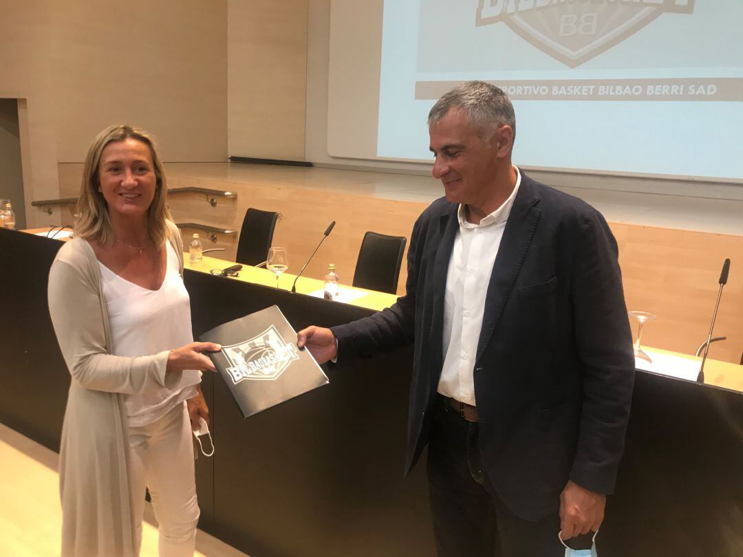 Isabel Iturbe sustituye a Koldo Mauraza como presidente de Bilbao Basket