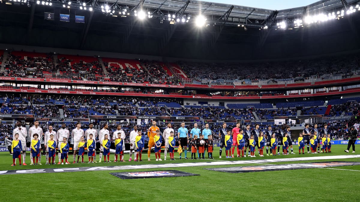 El Celta condena el lanzamiento de bengalas desde la grada de su afición en Lyon