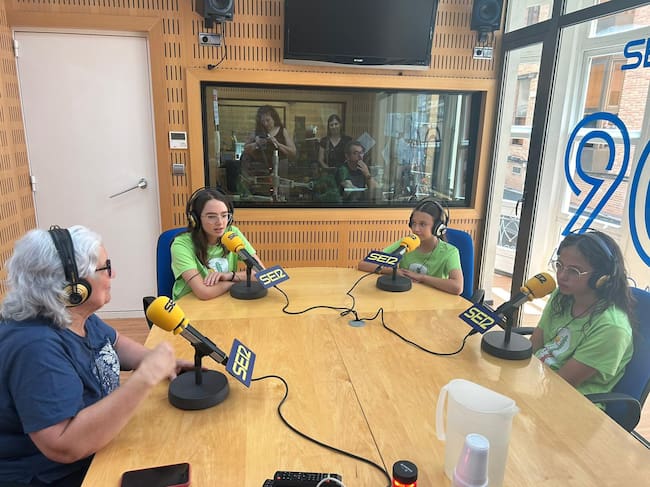 María José Candel, cofundadora de Talento STEM, ha acompañado a Ana Fernández, Irene Porlan y Noa Gómez, de &#039;Motivational Girls&#039;, en su visita al programa Hoy por hoy Murcia.