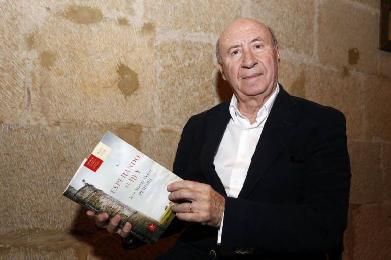 Peridis reconocido con la con la Gran Cruz de Alfonso X el Sabio