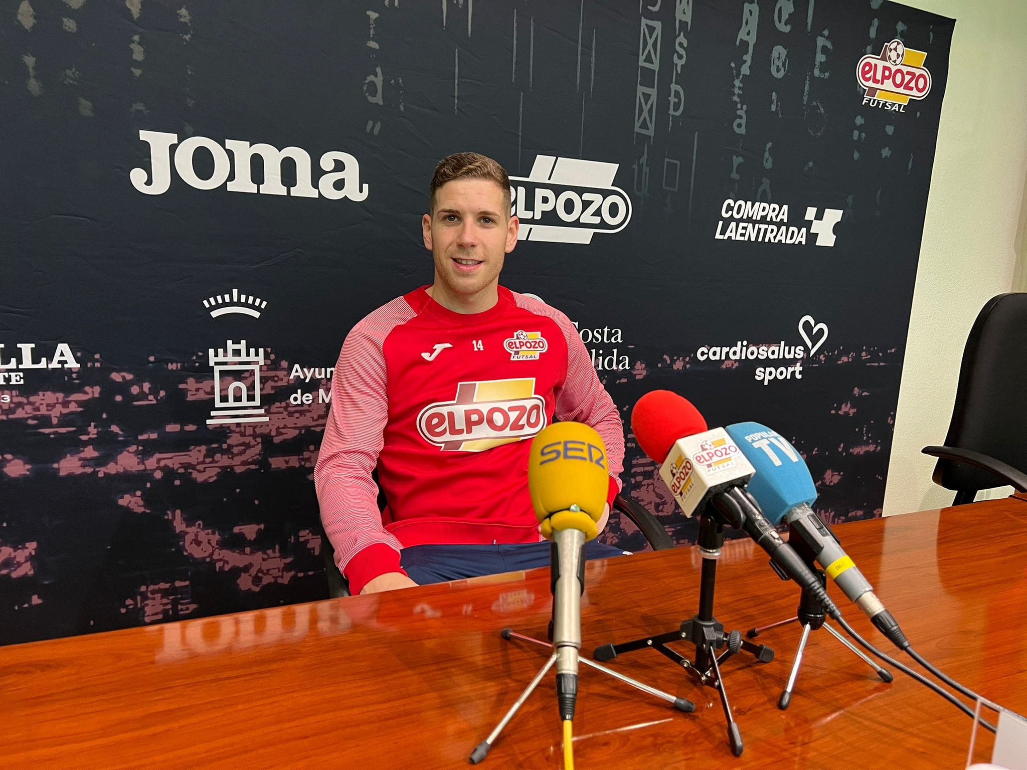 Fernan Aguilera, jugador de ElPozo Murcia, en rueda de prensa