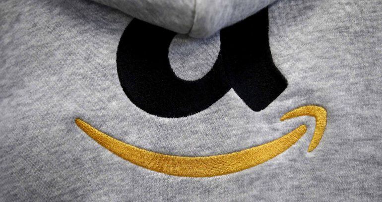 An Amazon logo is seen on a worker&#039;s jacket at an Amazon Fulfilment Center in Wroclaw, Poland, in this file photograph dated December 3, 2015. Online retailer Amazon is set to enter the British fresh food market after striking a supply deal with supermark