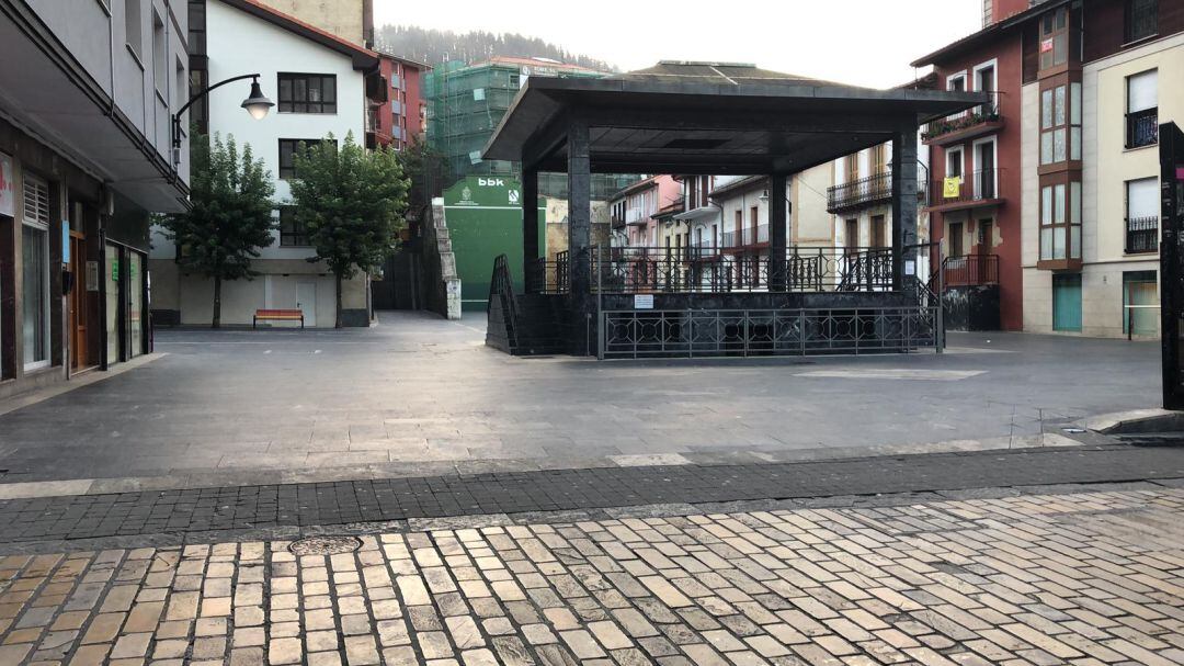 Aspecto actual de la plaza Cardenal Orbe de Ermua