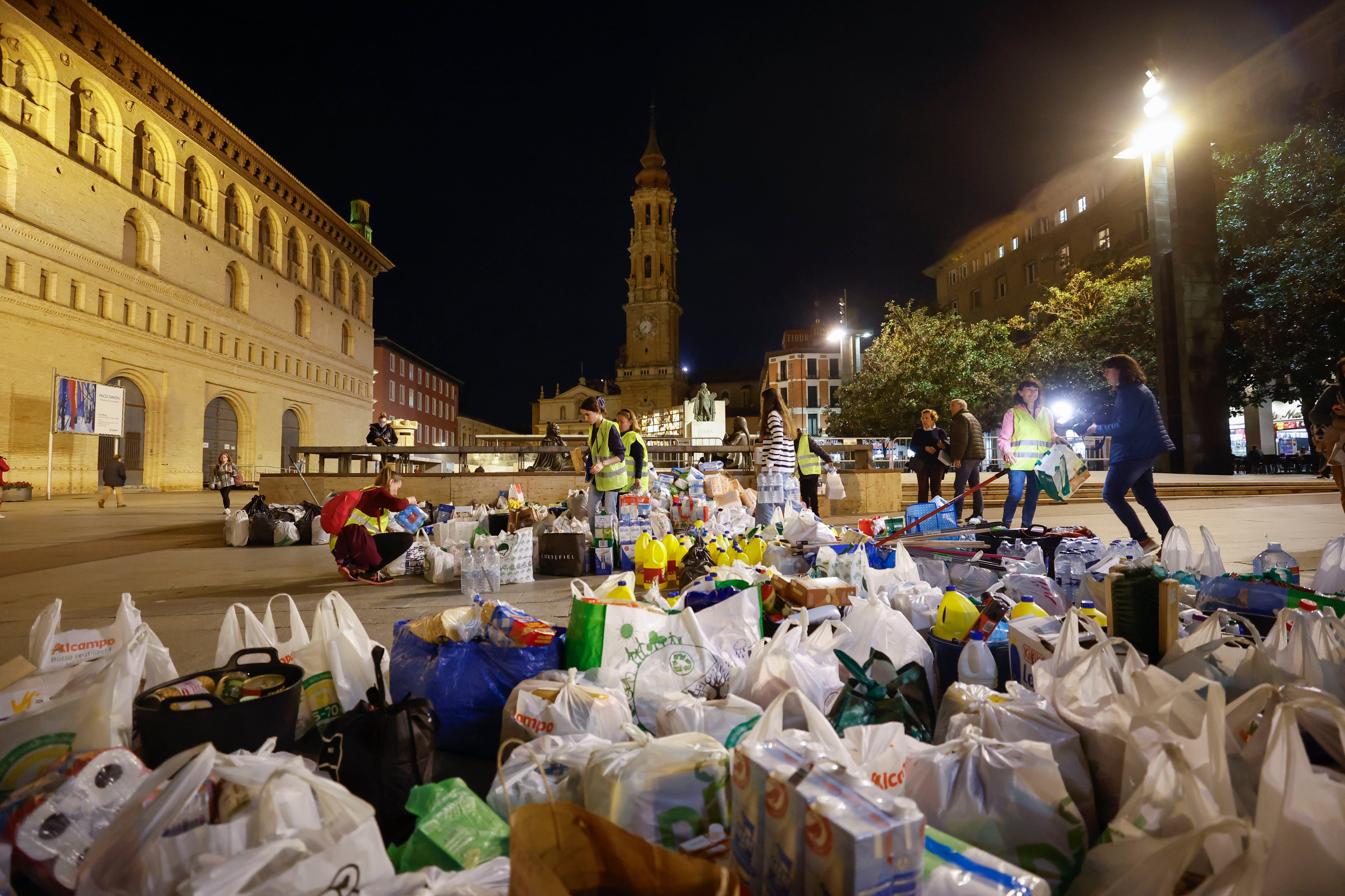 Recogida de material para Valencia.