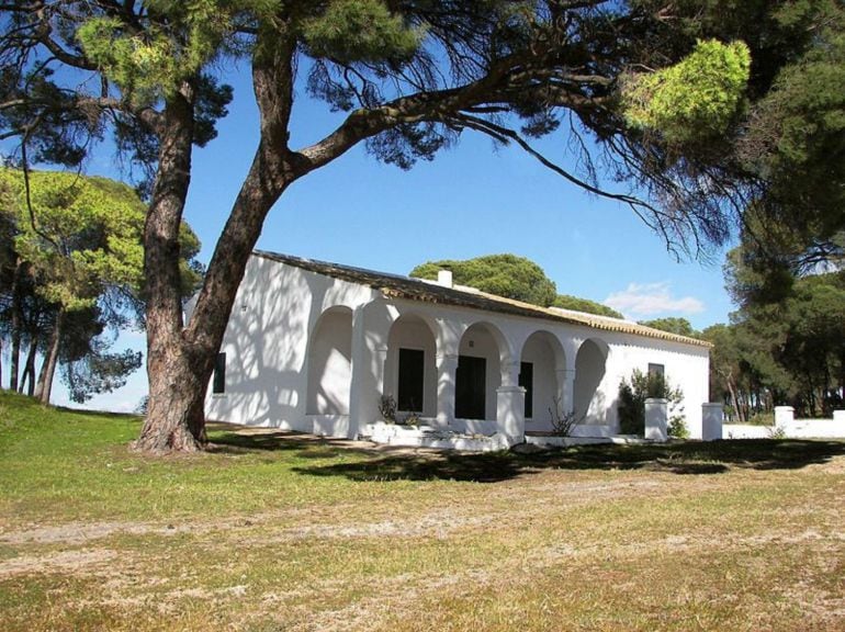 La casa se encuentra en el paraje de Fuentepiña, en Moguer.