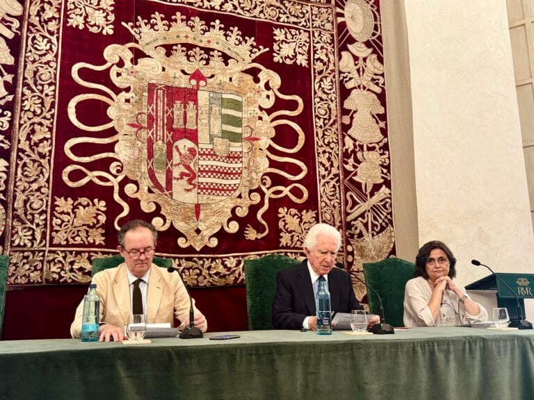 De izquierda a derecha,  Ignacio Herrera, director general de la Real Maestranza de Ronda; Rafael Atienza, su teniente de hermano mayor; e Isabel Serrano, del estudio de arquitectura CDC