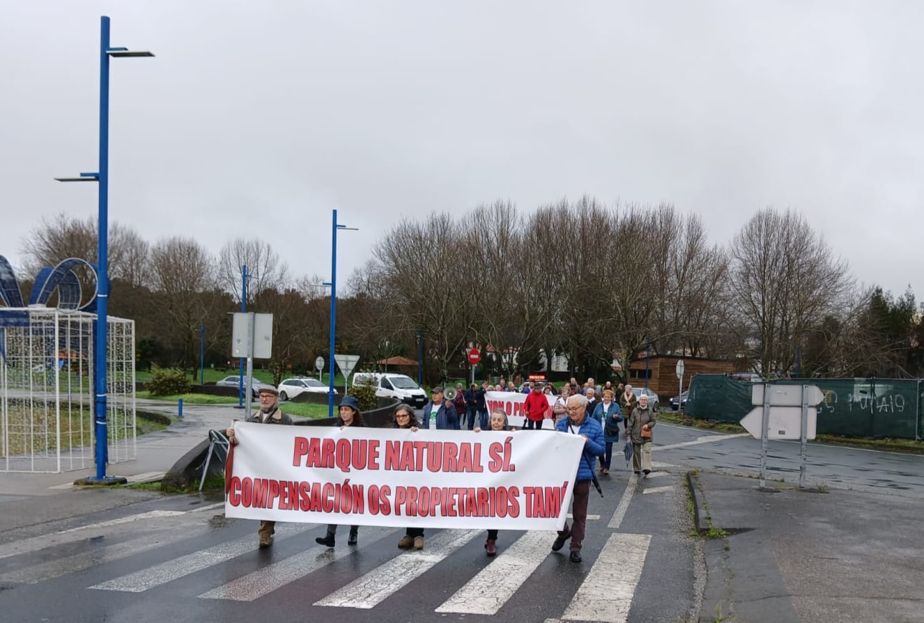 Imagen de la protesta de este sábado de los propietarios de terrenos en As Fragas do Eume (cedida)