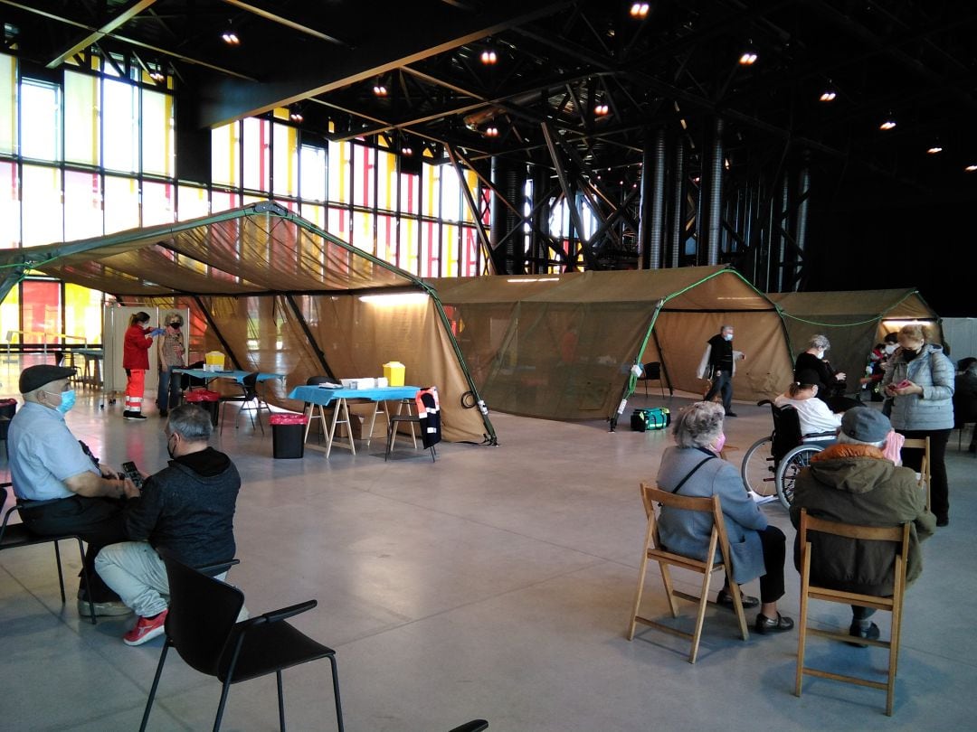 En el Palacio de Exposiciones prosigue la vacunación a los mayores de 80 años