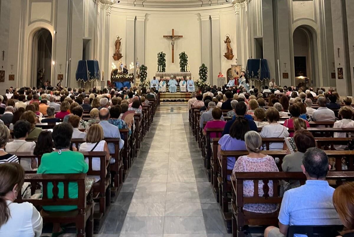 Un momento de la eucaristía celebrada esta tarde en la Real Parroquia de San Mauro y San Francisco.