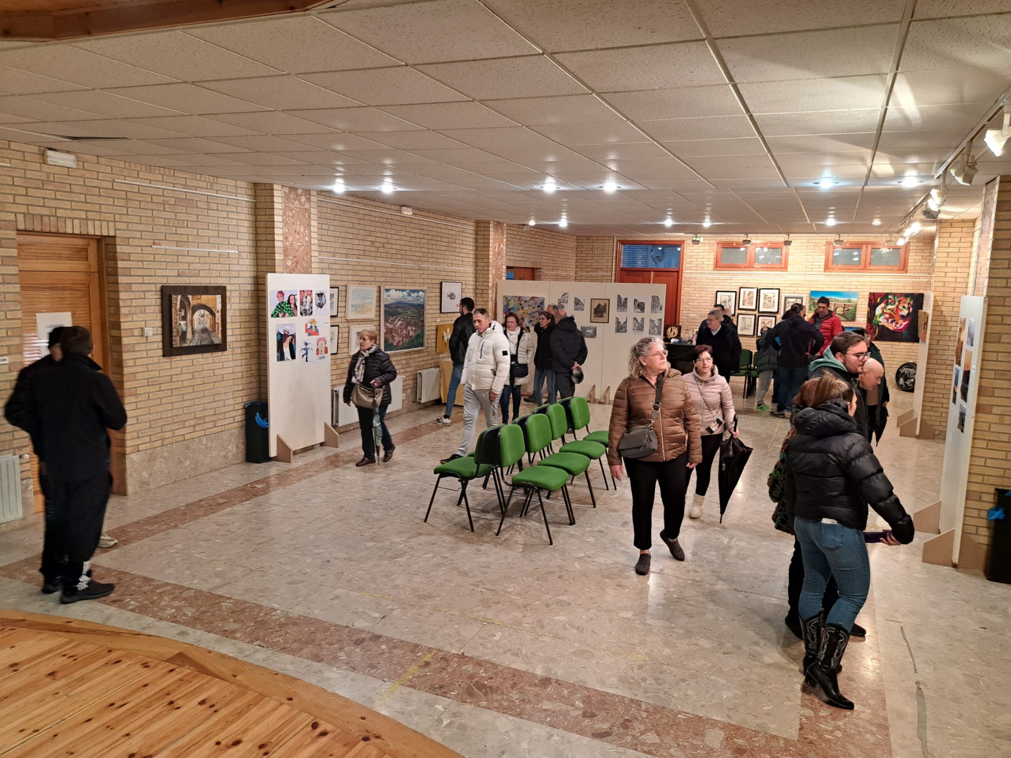 Inauguración de la muestra de artistas locales en San Esteban de Litera