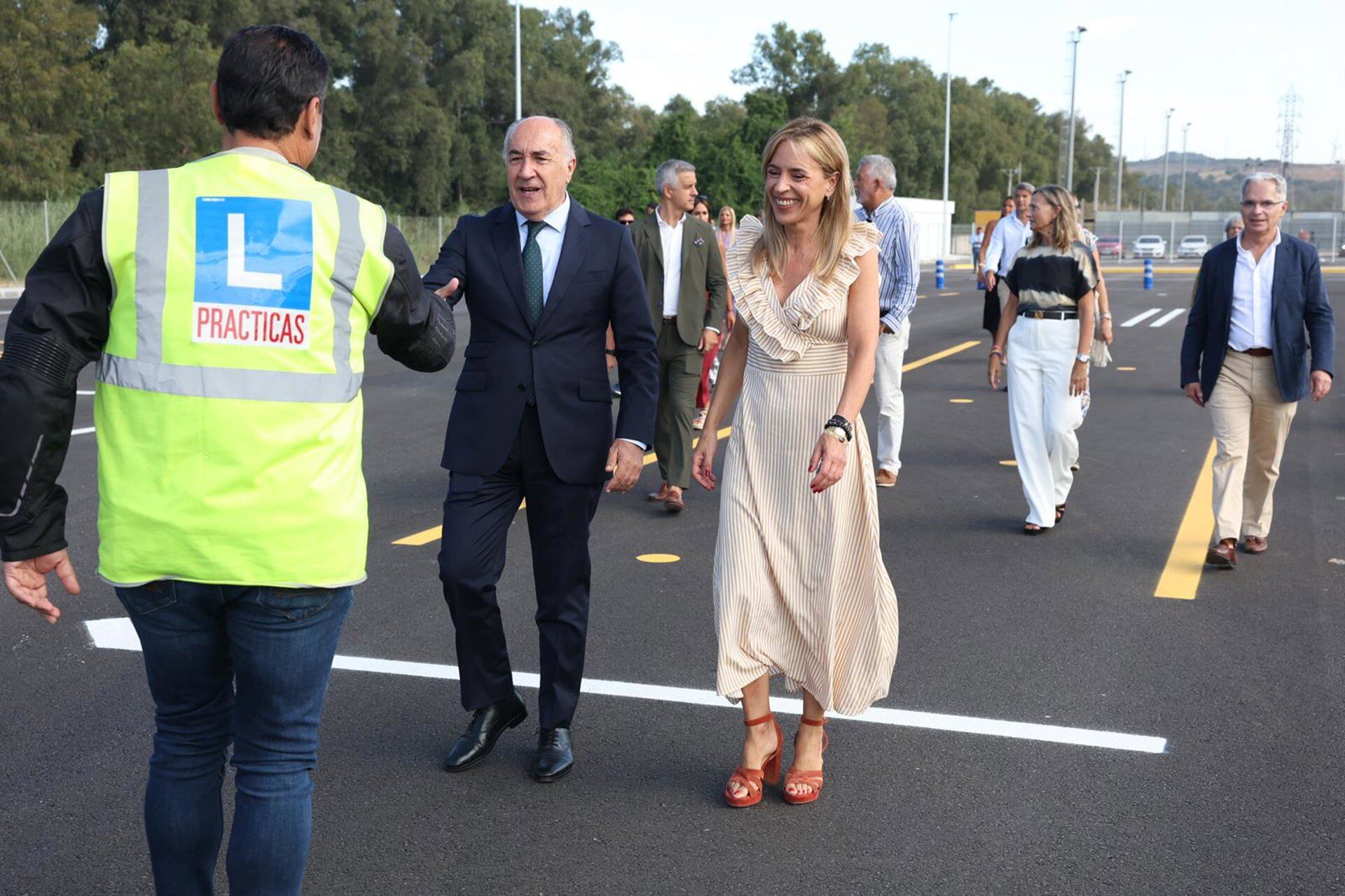 24/07/2025 La presidenta de la Diputación, Almudena Martínez, durante la inauguración de las pistas de prácticas y exámenes de conducir.Nacho Frade - Europa Press