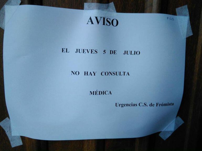 Uno de los muchos carteles colocados en la Zona Básica de Salud de Frómista (Palencia)