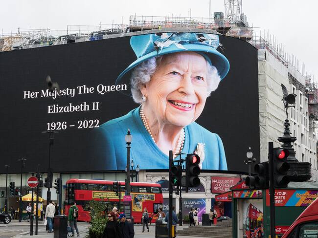 Homenaje a la reina Isabel II en Piccadilly Circus (Londres).