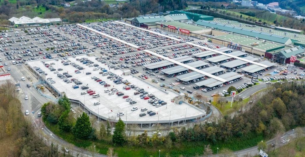 Imagen de otro de los aparcamientos modulares en el Centro Comercial Garbera