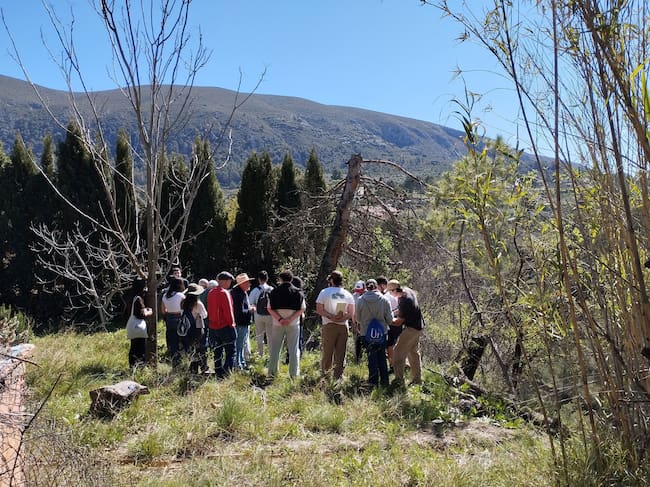 Imagen de los investigadores en el Barranc de Caraita de Benillup