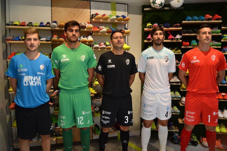 Así lucirán las nuevas equipaciones del Santiago Futsal la próxima temporada