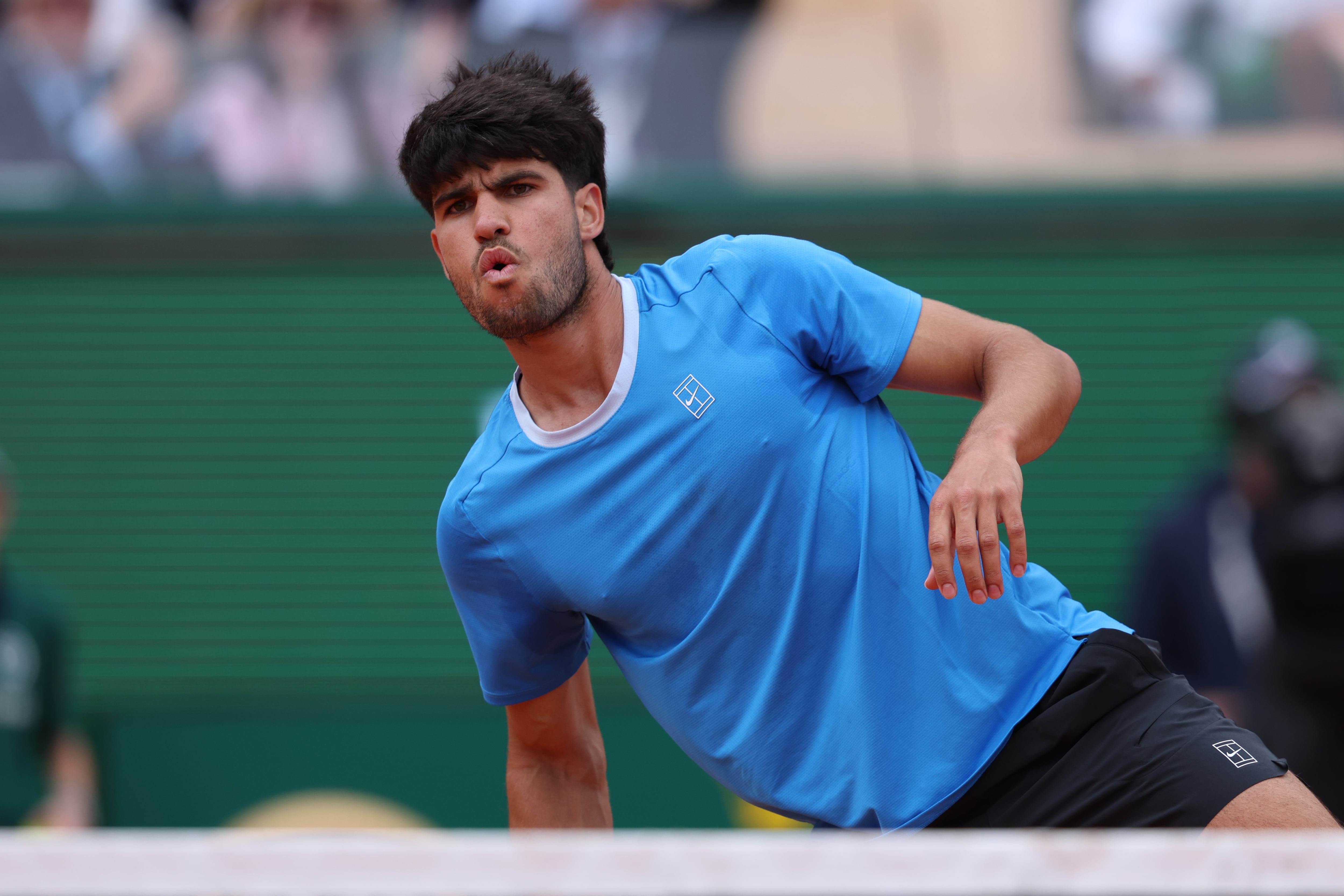 Carlos Alcaraz durante el partido frente a Sinner