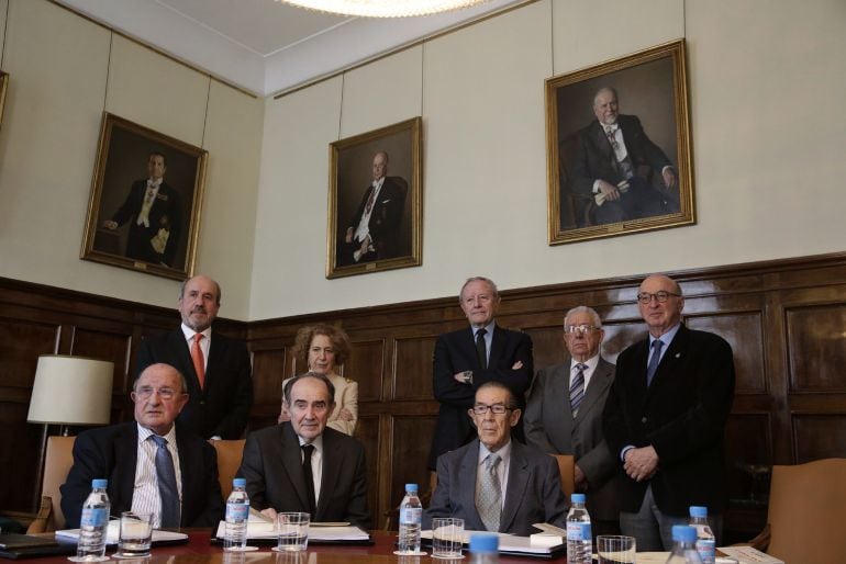 Presidentes y directores de las nueve reales academias españolas, las que integran el Instituto de España, durante la presentación de una propuesta conjunta en favor de un pacto de Estado para la Educación.